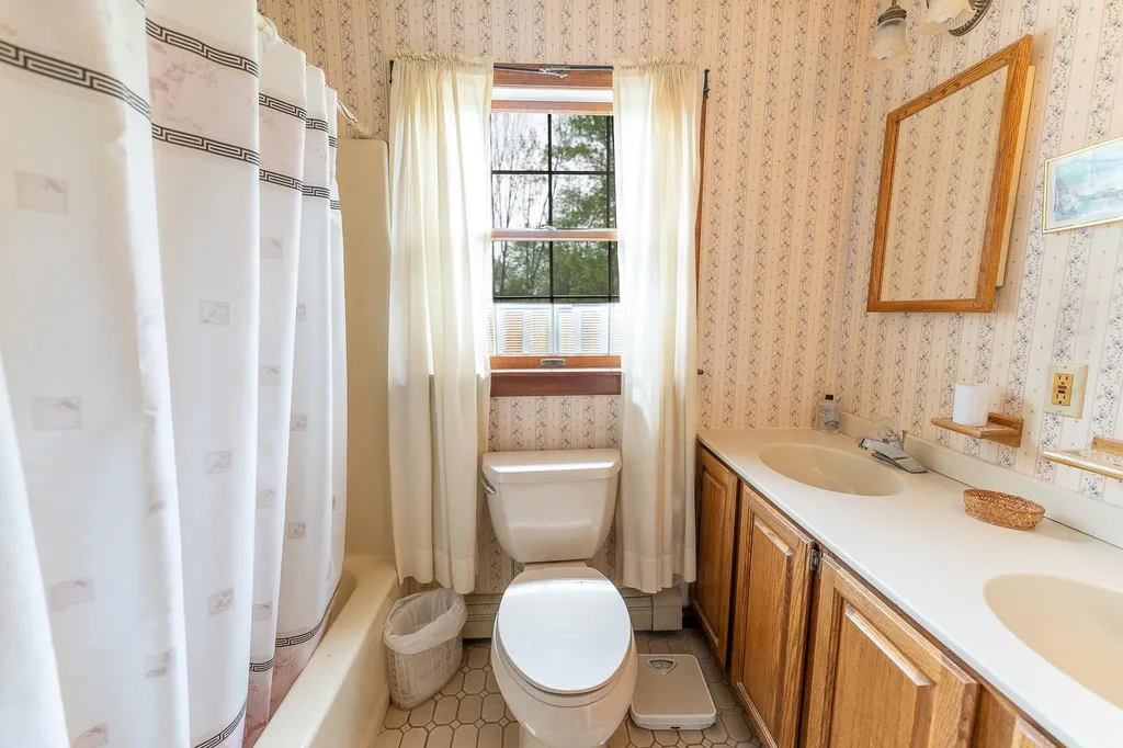 22 Clow Road Wolfeboro NH 03894