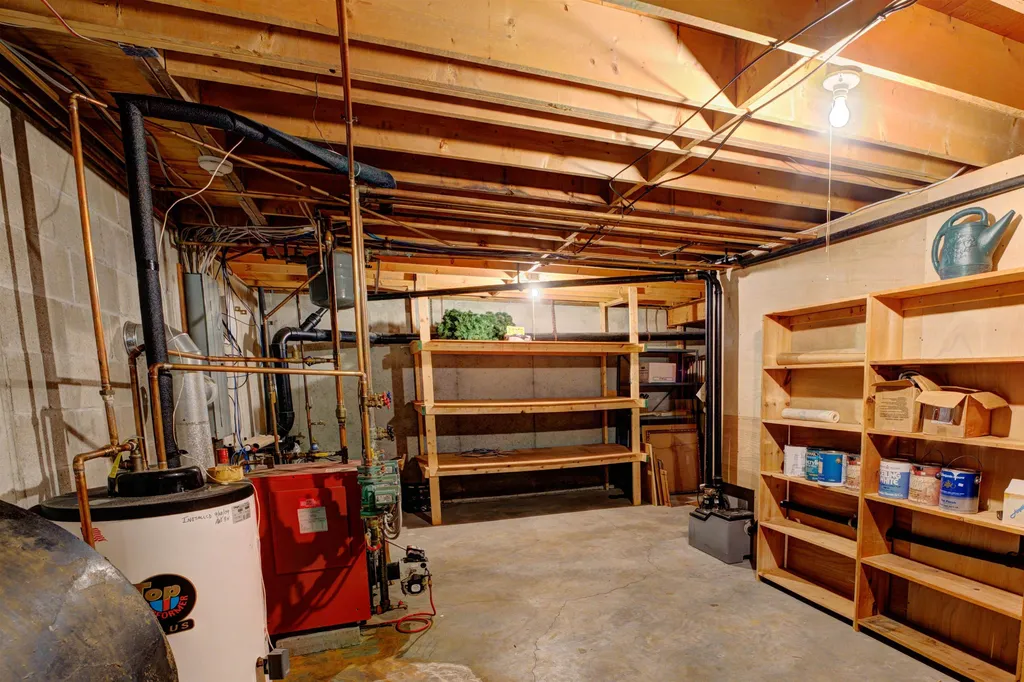 22 Clow Road Wolfeboro NH 03894