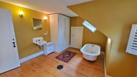 128 Green Street Brattleboro VT 05301