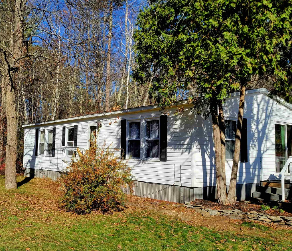 22 Agent Road Raymond NH 03077