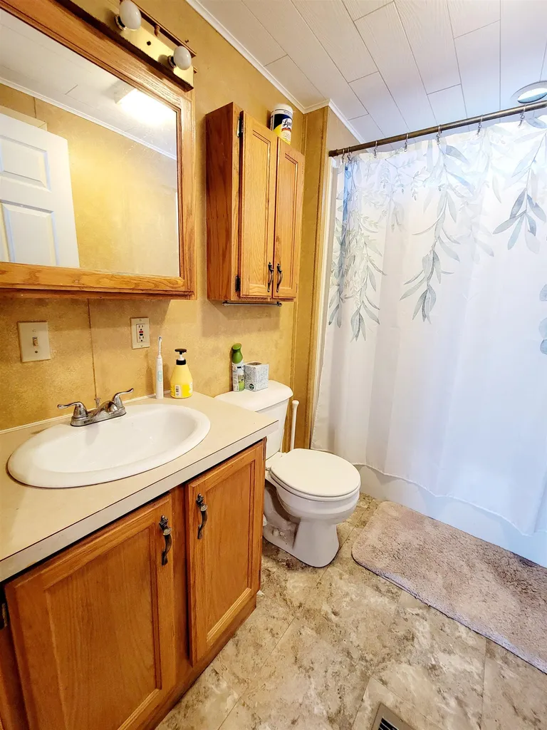 22 Agent Road Raymond NH 03077