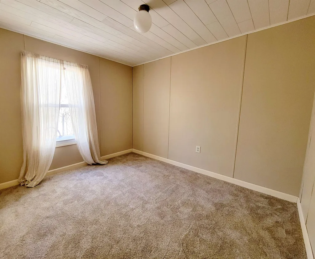 22 Agent Road Raymond NH 03077