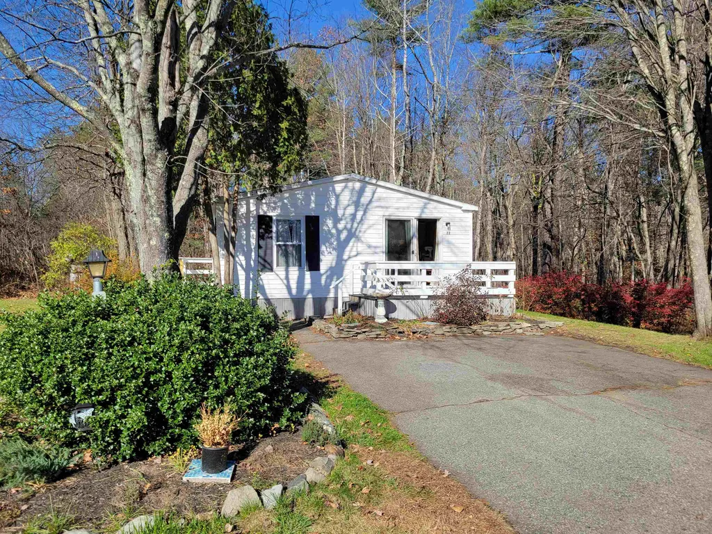 22 Agent Road Raymond NH 03077