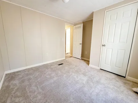 22 Agent Road Raymond NH 03077