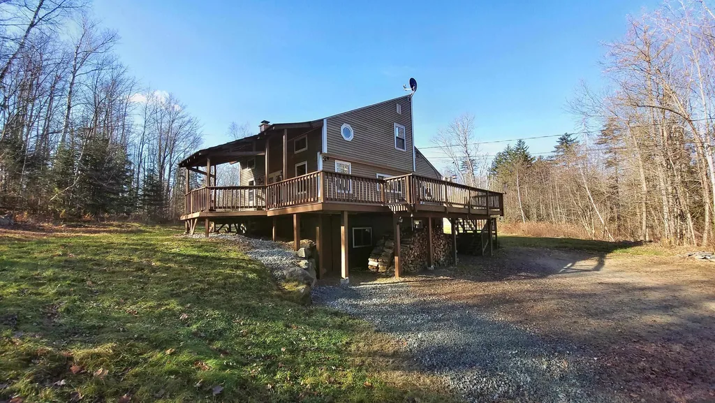 27 Hodge Road Lancaster NH 03584
