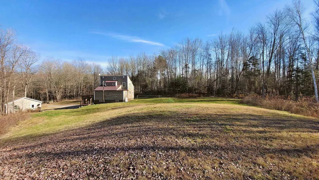 27 Hodge Road Lancaster NH 03584