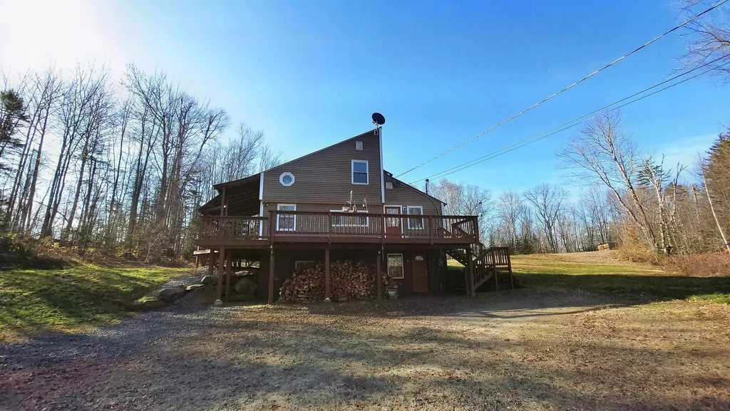 27 Hodge Road Lancaster NH 03584
