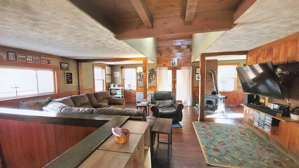 27 Hodge Road Lancaster NH 03584
