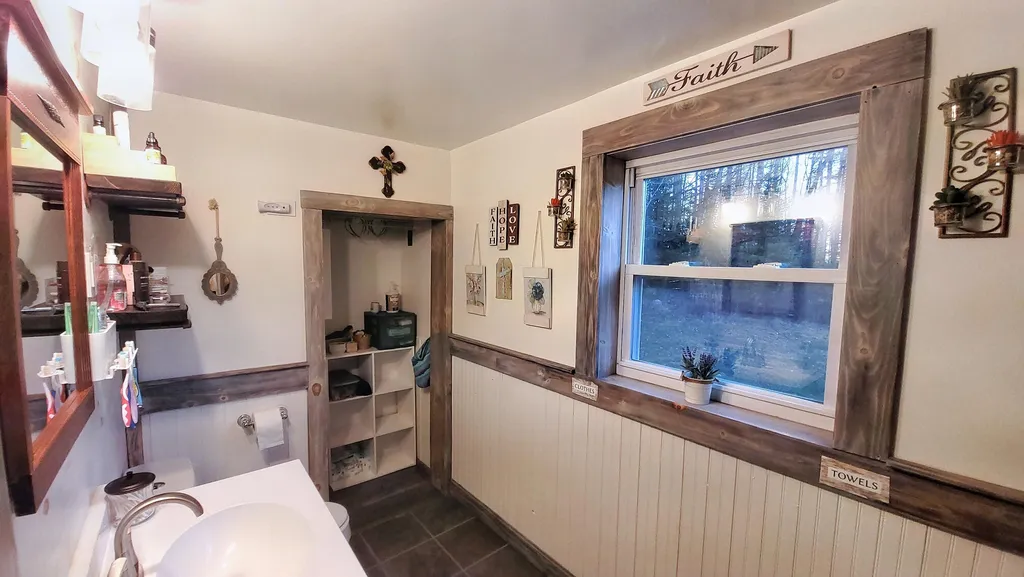 27 Hodge Road Lancaster NH 03584