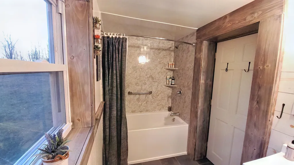 27 Hodge Road Lancaster NH 03584