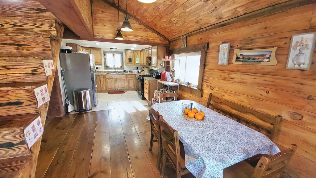 27 Hodge Road Lancaster NH 03584