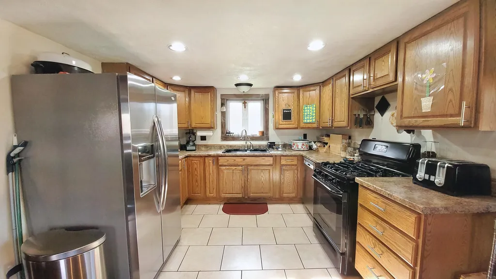 27 Hodge Road Lancaster NH 03584