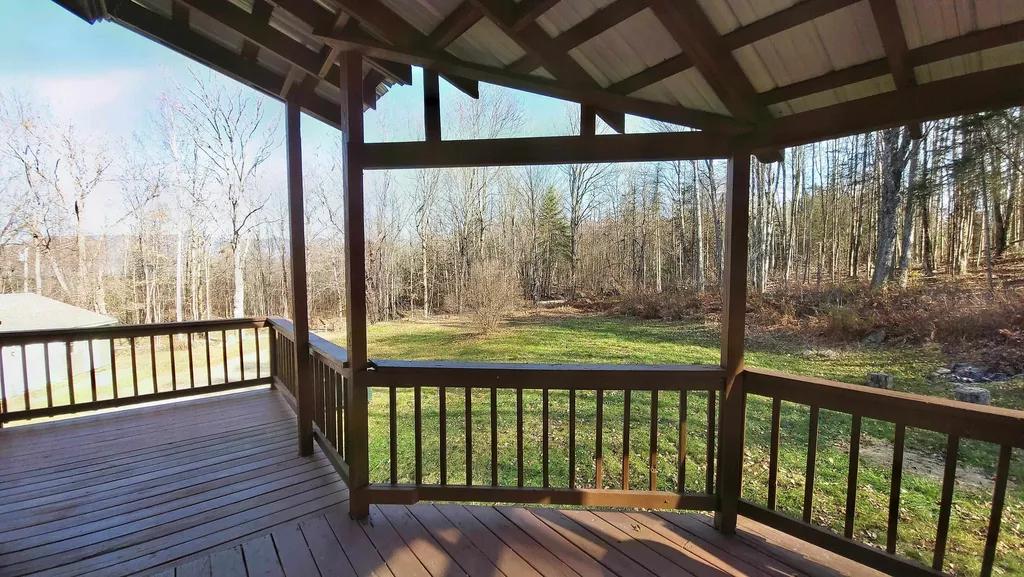 27 Hodge Road Lancaster NH 03584