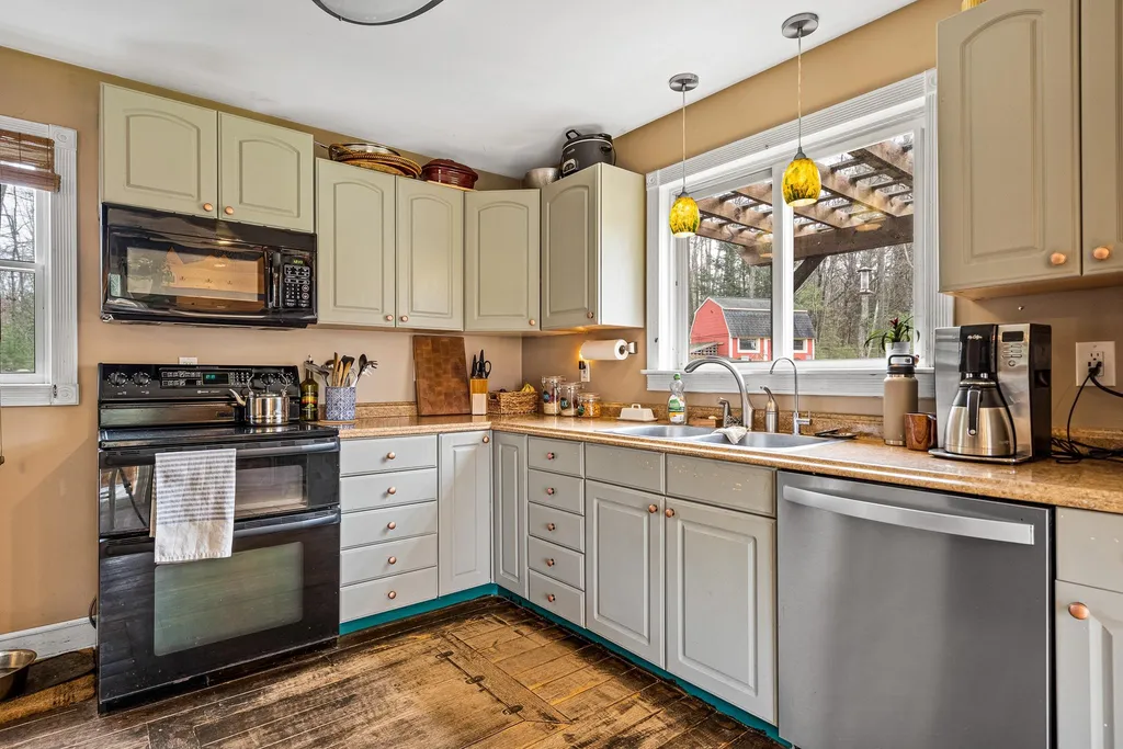 33 Litchfield Road Londonderry NH 03053