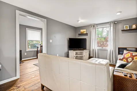 33 Litchfield Road Londonderry NH 03053