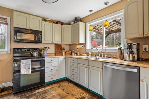 33 Litchfield Road Londonderry NH 03053