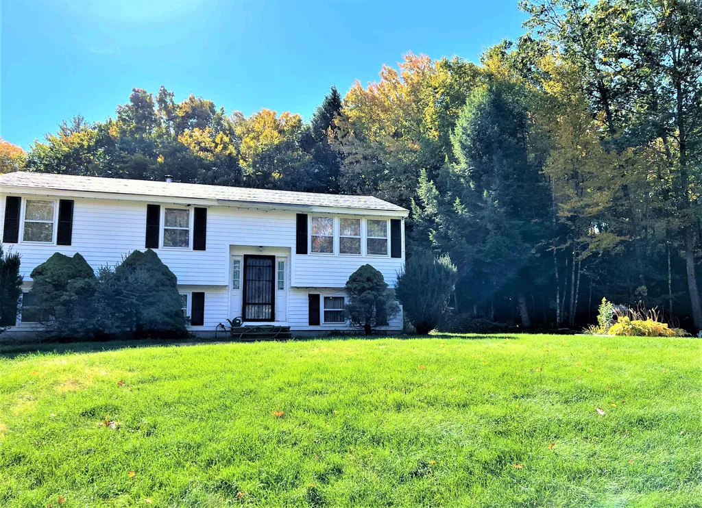 412 Whittier Drive Fremont NH 03044