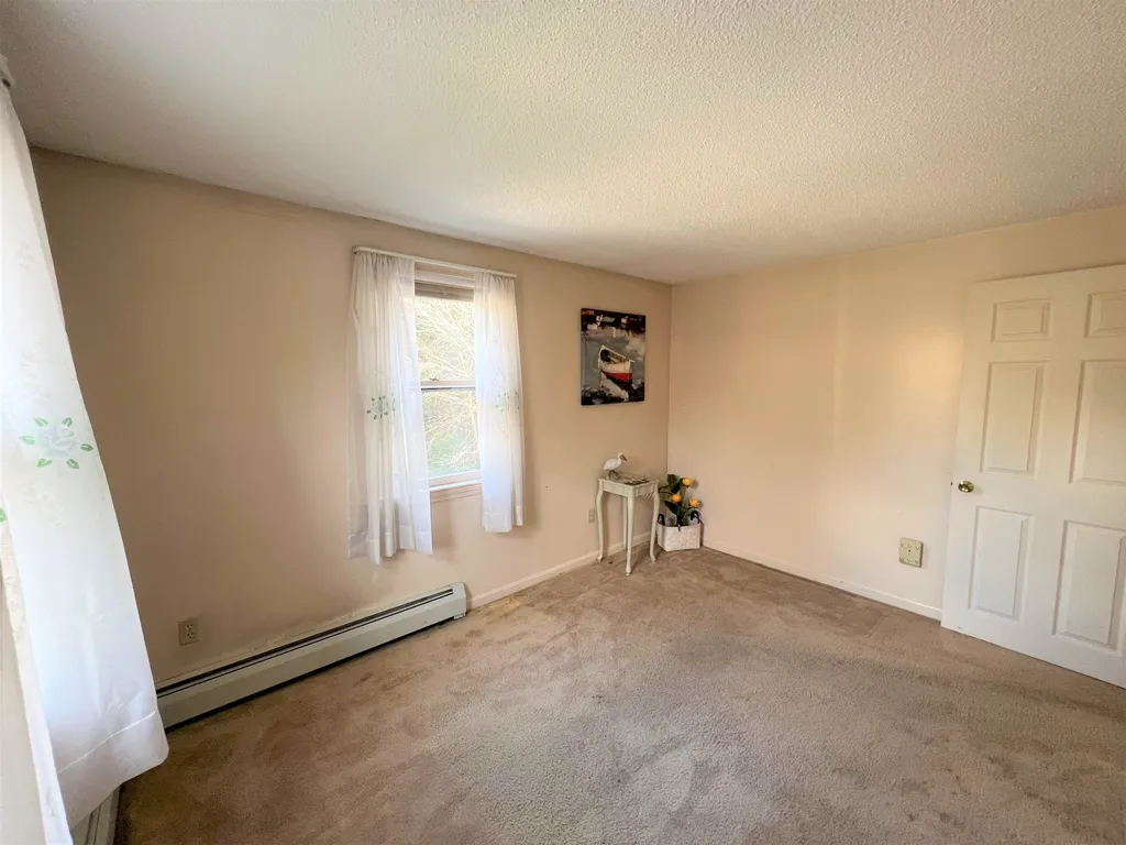 412 Whittier Drive Fremont NH 03044