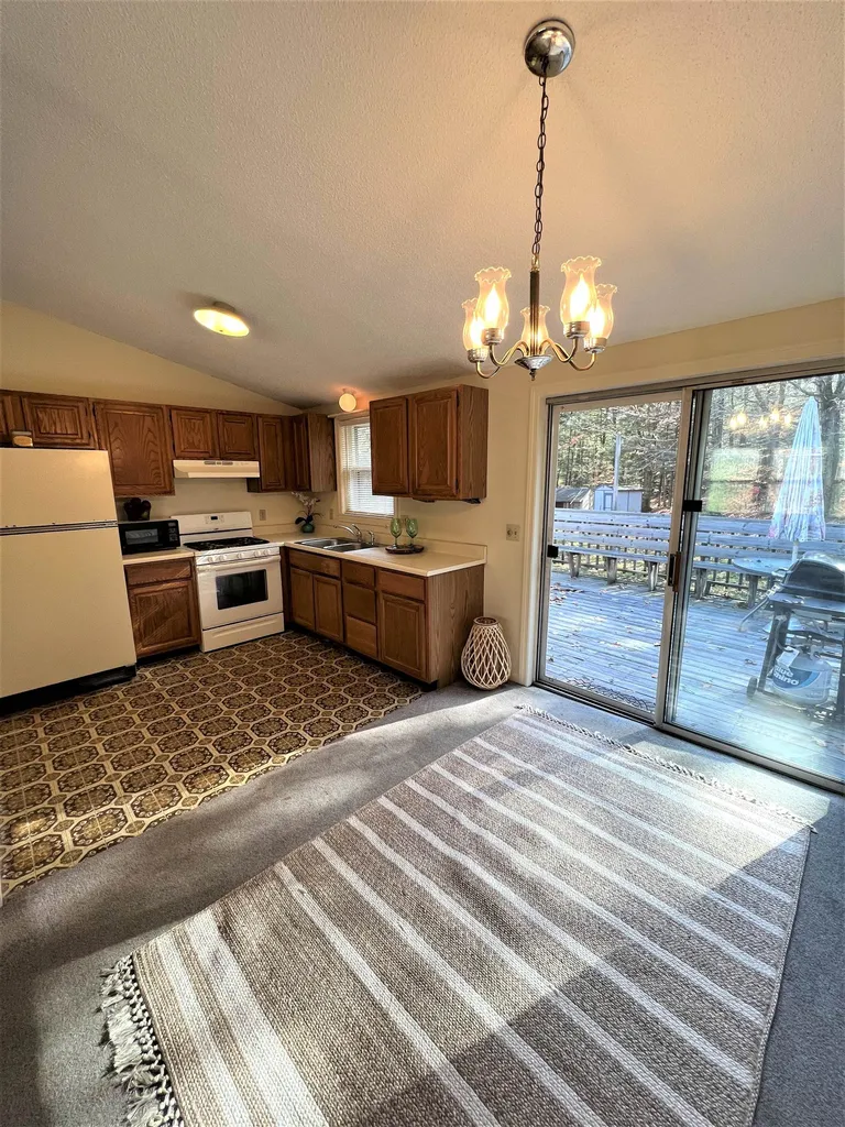 412 Whittier Drive Fremont NH 03044