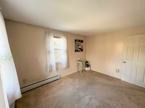 412 Whittier Drive Fremont NH 03044