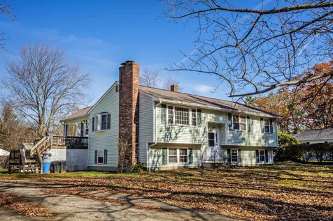 21 Autumn Circle Plaistow NH 03865