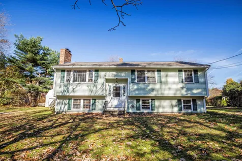 21 Autumn Circle Plaistow NH 03865