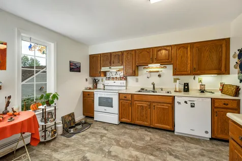 28 Windsor Square Laconia NH 03246