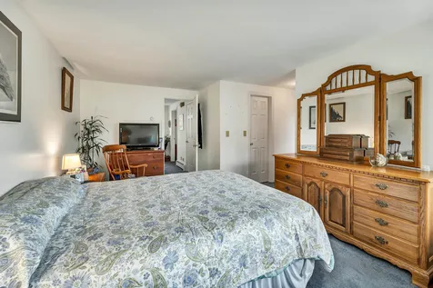 28 Windsor Square Laconia NH 03246
