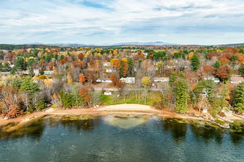 28 Windsor Square Laconia NH 03246