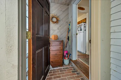 28 Windsor Square Laconia NH 03246