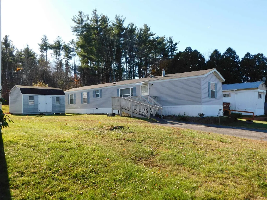3 Parker Avenue Raymond NH 03077