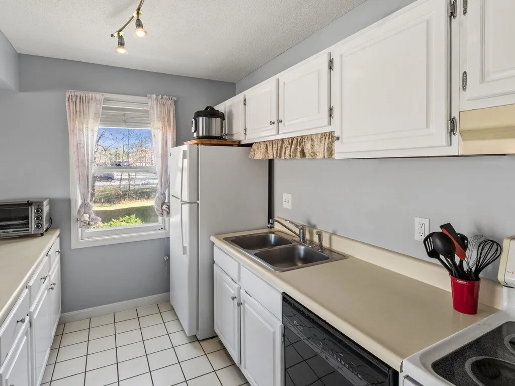 166 N Twin Oaks Terrace South Burlington VT 05403