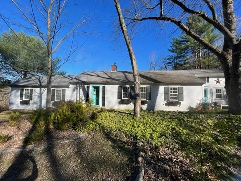 19 Hope Road Henniker NH 03242