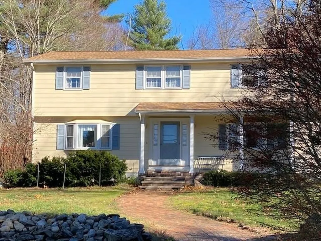 33 Ducas Avenue Nashua NH 03063