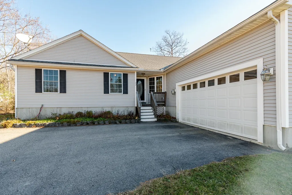22 Fiddlehead Lane Rochester NH 03867