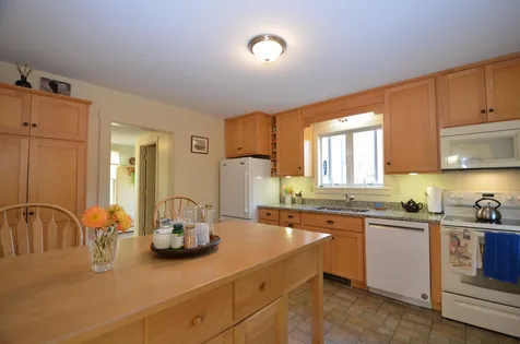 18 Elm Drive York ME 03909