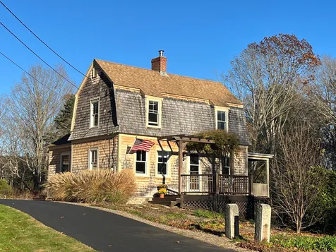 18 Elm Drive York ME 03909