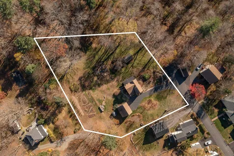 18 Elm Drive York ME 03909