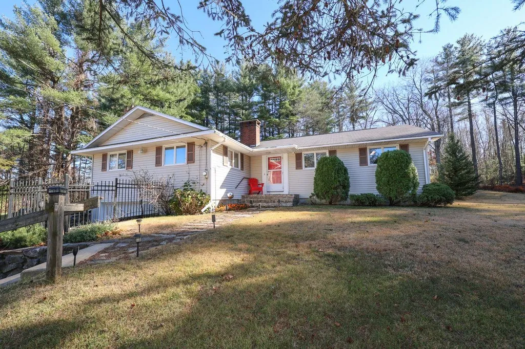 22 Benton Road Hooksett NH 03106