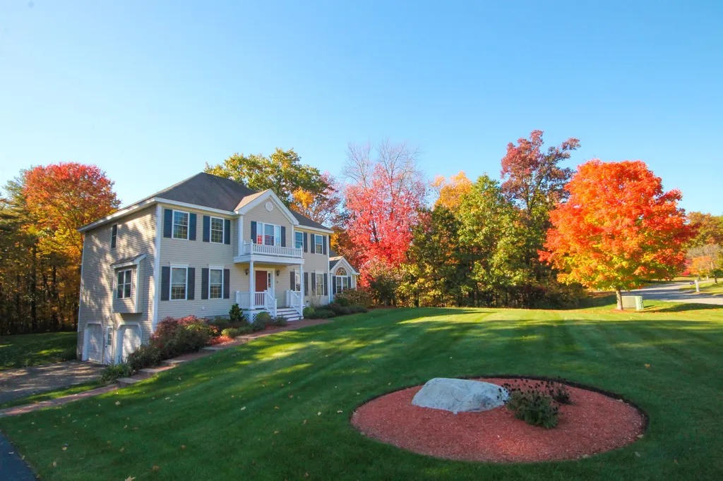 19 Bunker Hill Drive Londonderry NH 03053