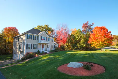 19 Bunker Hill Drive Londonderry NH 03053