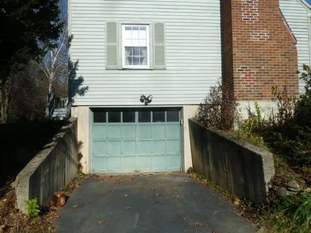 10 Hampshire Drive Franklin NH 03235