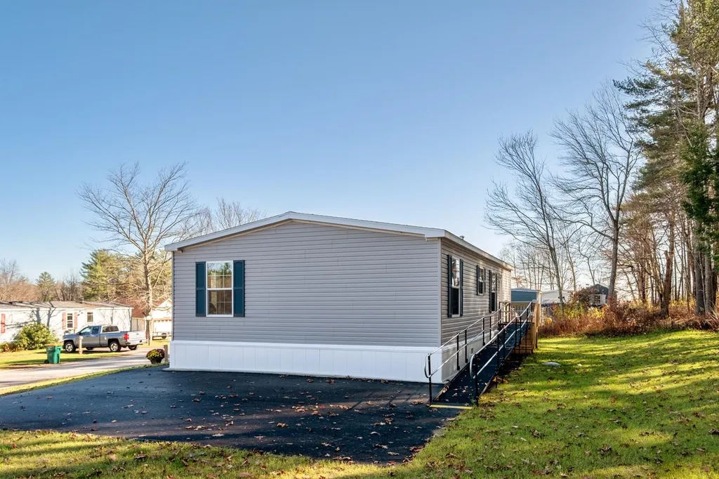 10 Cleo Circle Rochester NH 03868