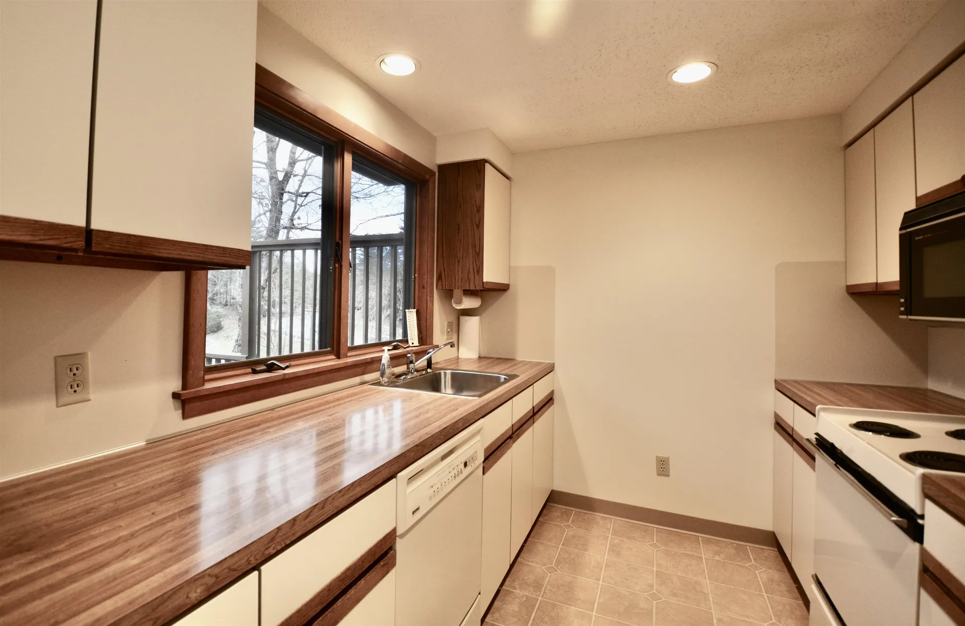 4 Lakeview Place Grantham NH 03753