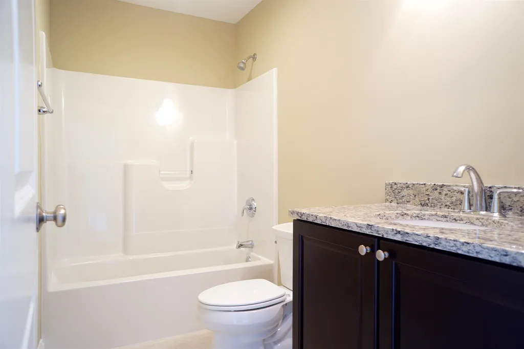 16 Manor Drive Hooksett NH 03106