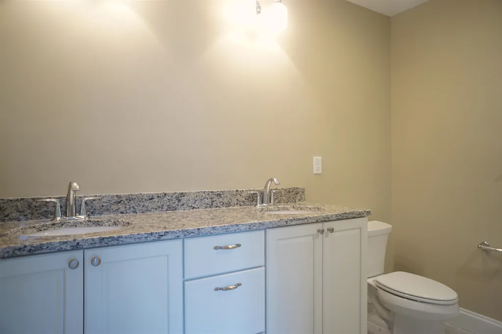16 Manor Drive Hooksett NH 03106