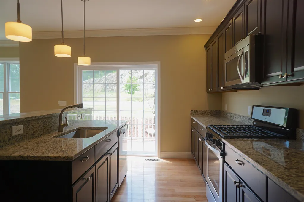 16 Manor Drive Hooksett NH 03106