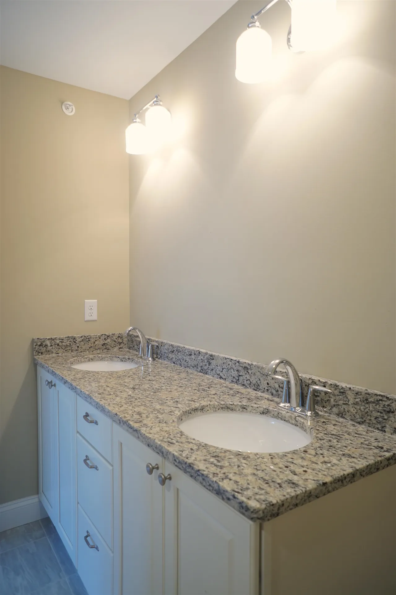 16 Manor Drive Hooksett NH 03106