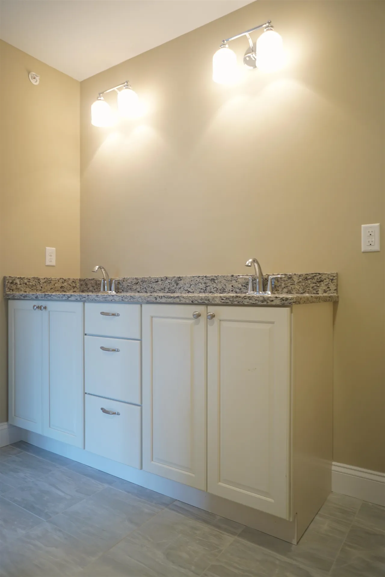 16 Manor Drive Hooksett NH 03106