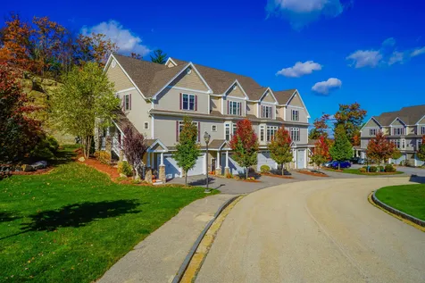 16 Manor Drive Hooksett NH 03106